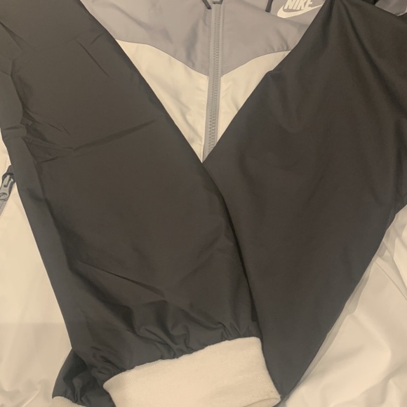 Men’s Nike Woven Windrunner Lined Hooded Jacket - Picture 2 of 4